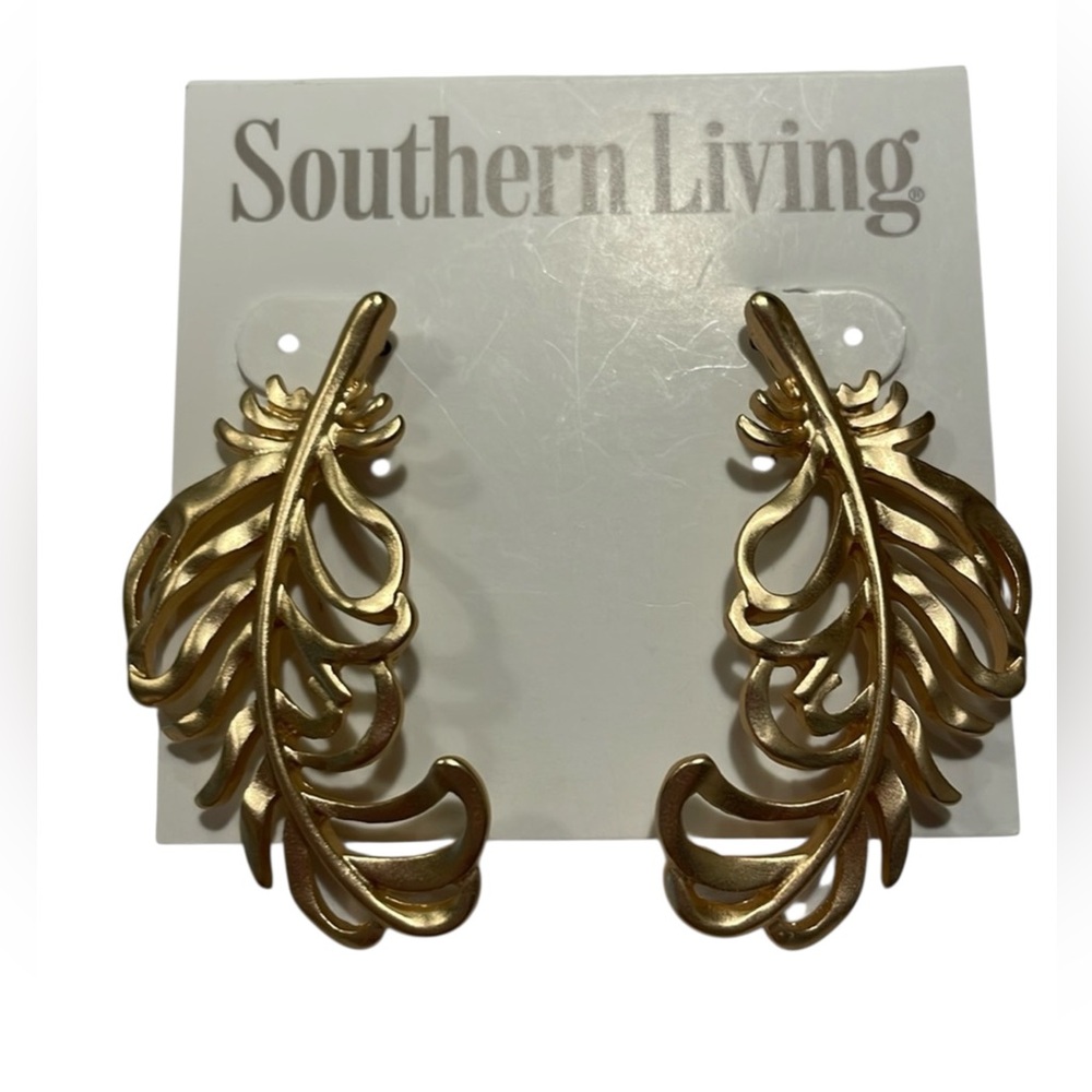 🆕New Southern Living Gold Tone Feather Leaf Design Pendant Earrings Post Backs